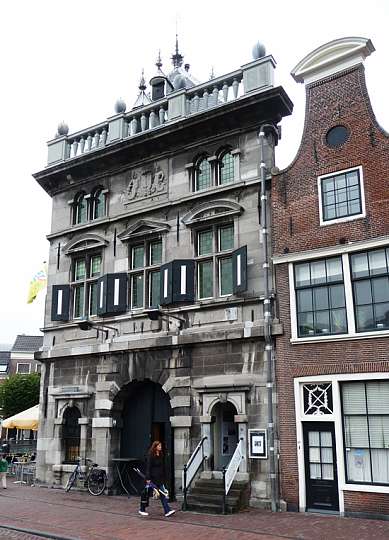 Lizan van Dijk Een vlucht gierzwaluwen-in De Waag in Haarlem