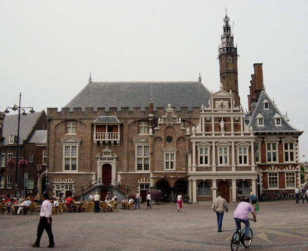 Lizan van Dijk De Kloostergangen van het stadhuis in Haarlem: 'Het Spaarne stroomt'