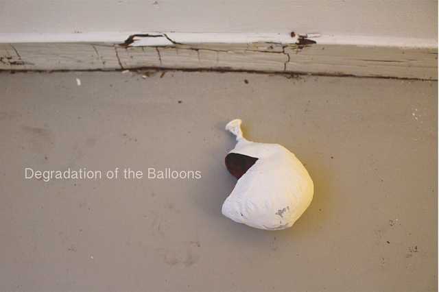 Monique Remmelzwaal Inflation -degradation of the balloons
