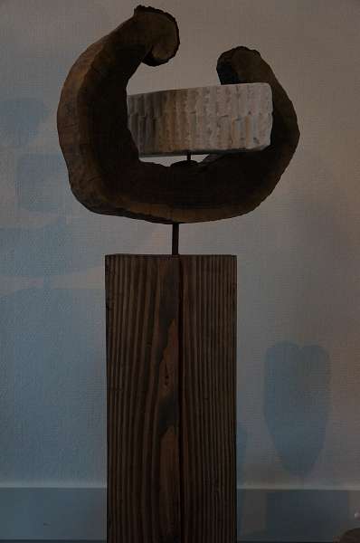 Moglas Galerie Het natuurlijk hout en de eigenzinnige stenen van Ellen Bruining