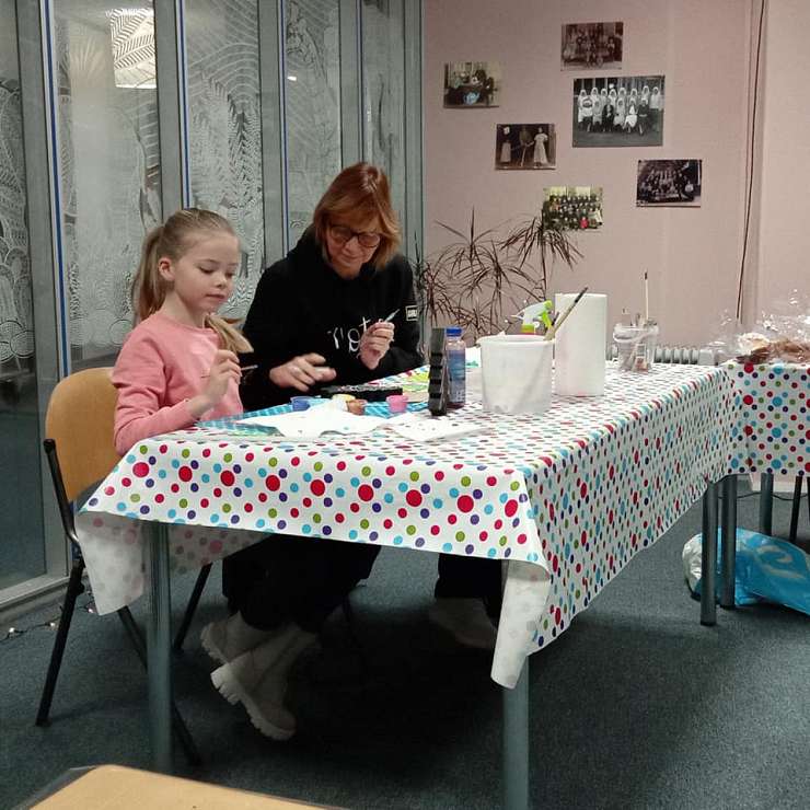 Ouder-kind dot painting workshop op 1 mei