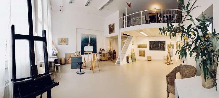 Prachtig, hoog, licht atelier in Amsterdam om rustig te kunnen werken in de avond of weekends